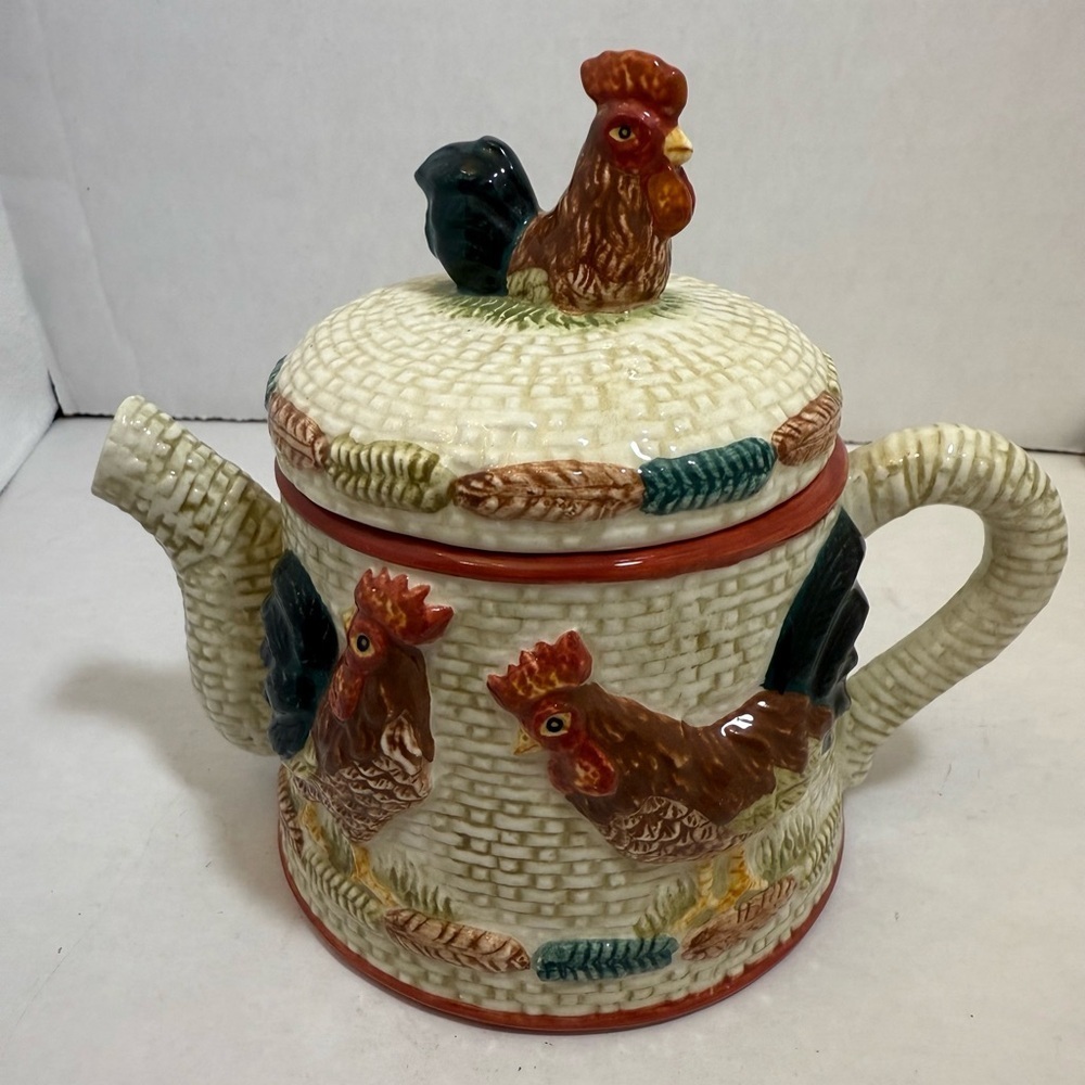 Arket MWW Market Roosters/Small Teapot Creamer